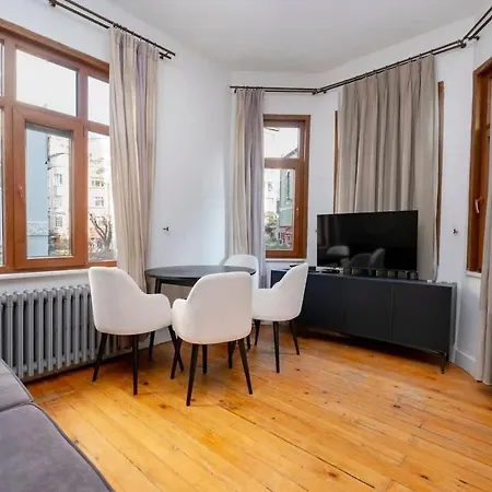 Exclusive House With 2 Including 4 Bedrooms And 4 Bathrooms In Total Vila