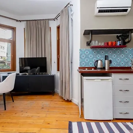 Exclusive House With 2 Including 4 Bedrooms And 4 Bathrooms In Total *