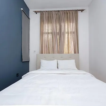 Exclusive House With 2 Including 4 Bedrooms And 4 Bathrooms In Total