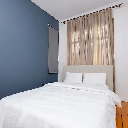 Exclusive House With 2 Including 4 Bedrooms And 4 Bathrooms In Total