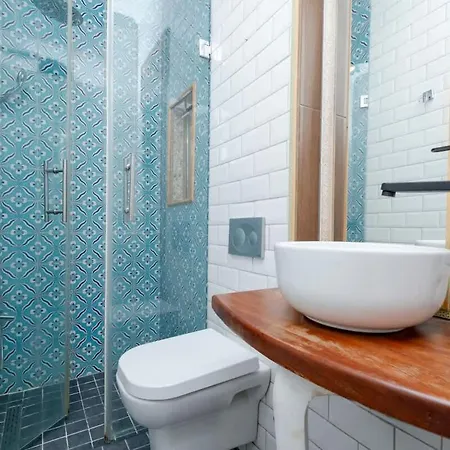 Exclusive House With 2 Including 4 Bedrooms And 4 Bathrooms In Total Villa