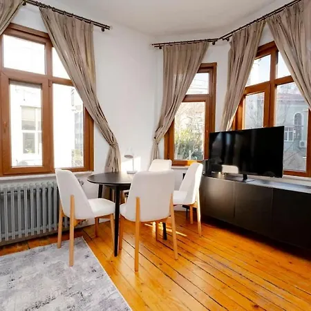 Exclusive House With 2 Including 4 Bedrooms And 4 Bathrooms In Total * Istanbul