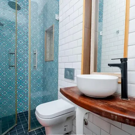 Exclusive House With 2 Including 4 Bedrooms And 4 Bathrooms In Total * Istambul