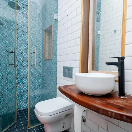 Exclusive House With 2 Including 4 Bedrooms And 4 Bathrooms In Total * Istanbul